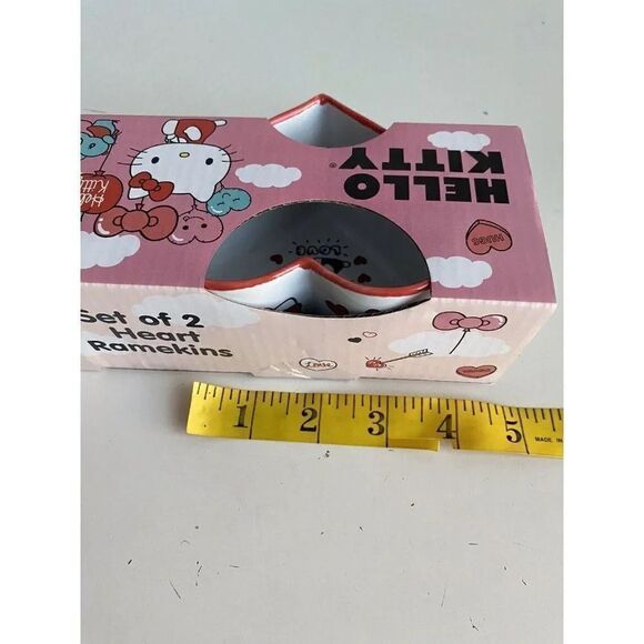 Set Of 2 Sanrio Hello Kitty Valentine Heart Shaped Ramekins Love Sunglasses NEW - Picture 13 of 14